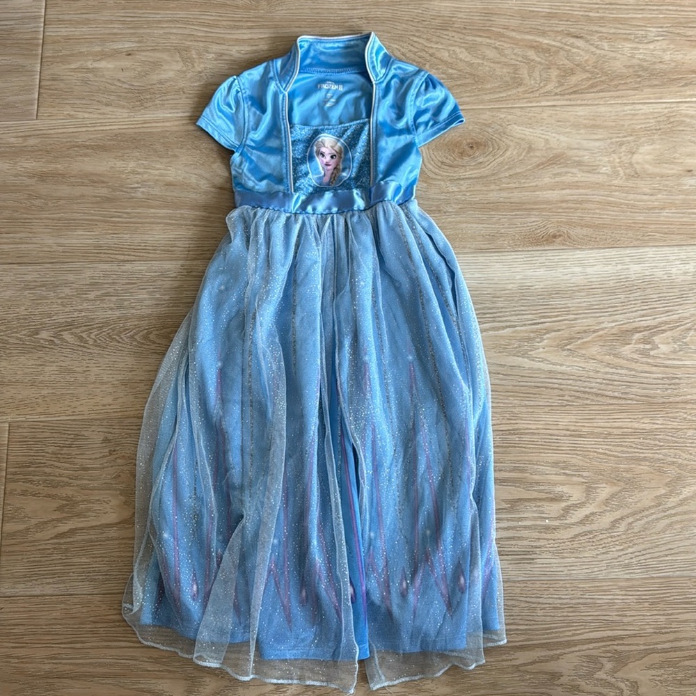 Girls frozen 4T night gown Elsa